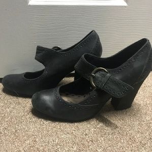 Black heeled maryjanes